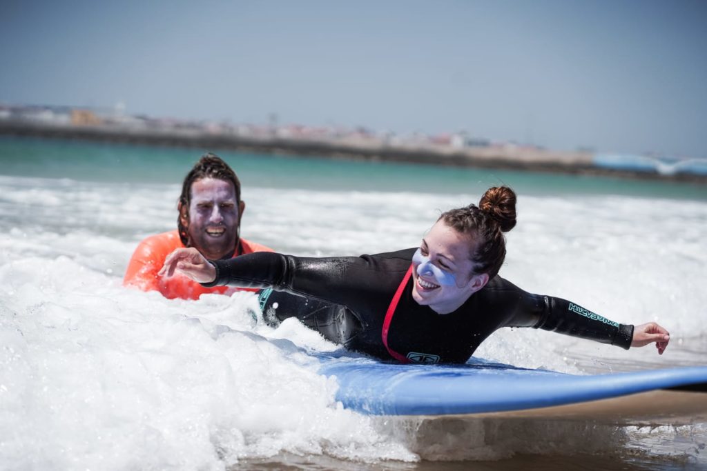 escapada con surf y yoga en españa