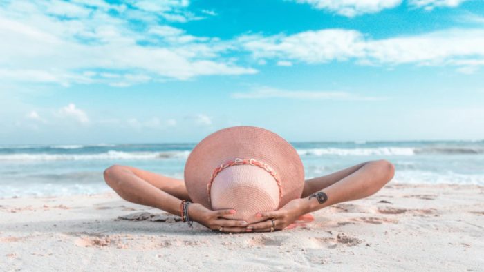 retiro de yoga en la playa caribe